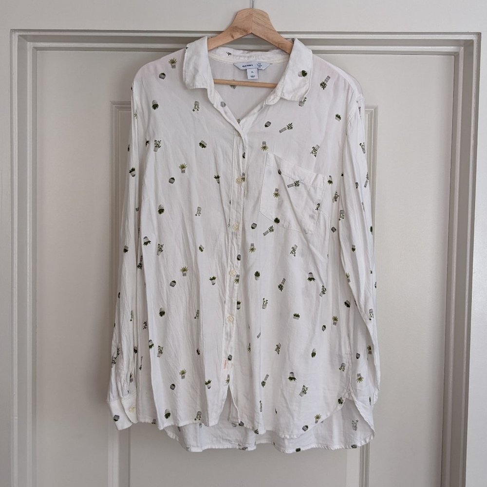 Old Navy Classic Women's Button Up Shirt